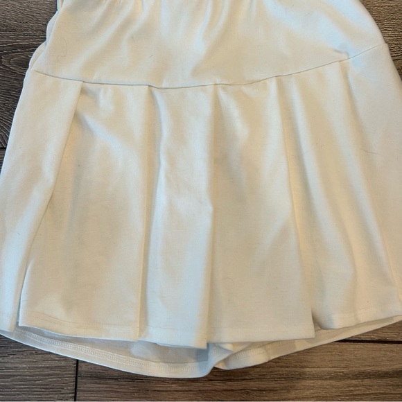 Women’s Gaze Pleated White Tennis Skort. Beautiful condition. size Small - Picture 3 of 3